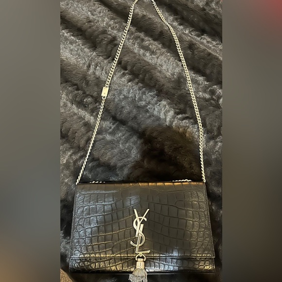 Beautiful Authentic YSL Saint Laurent size Medium purse - Picture 1 of 5